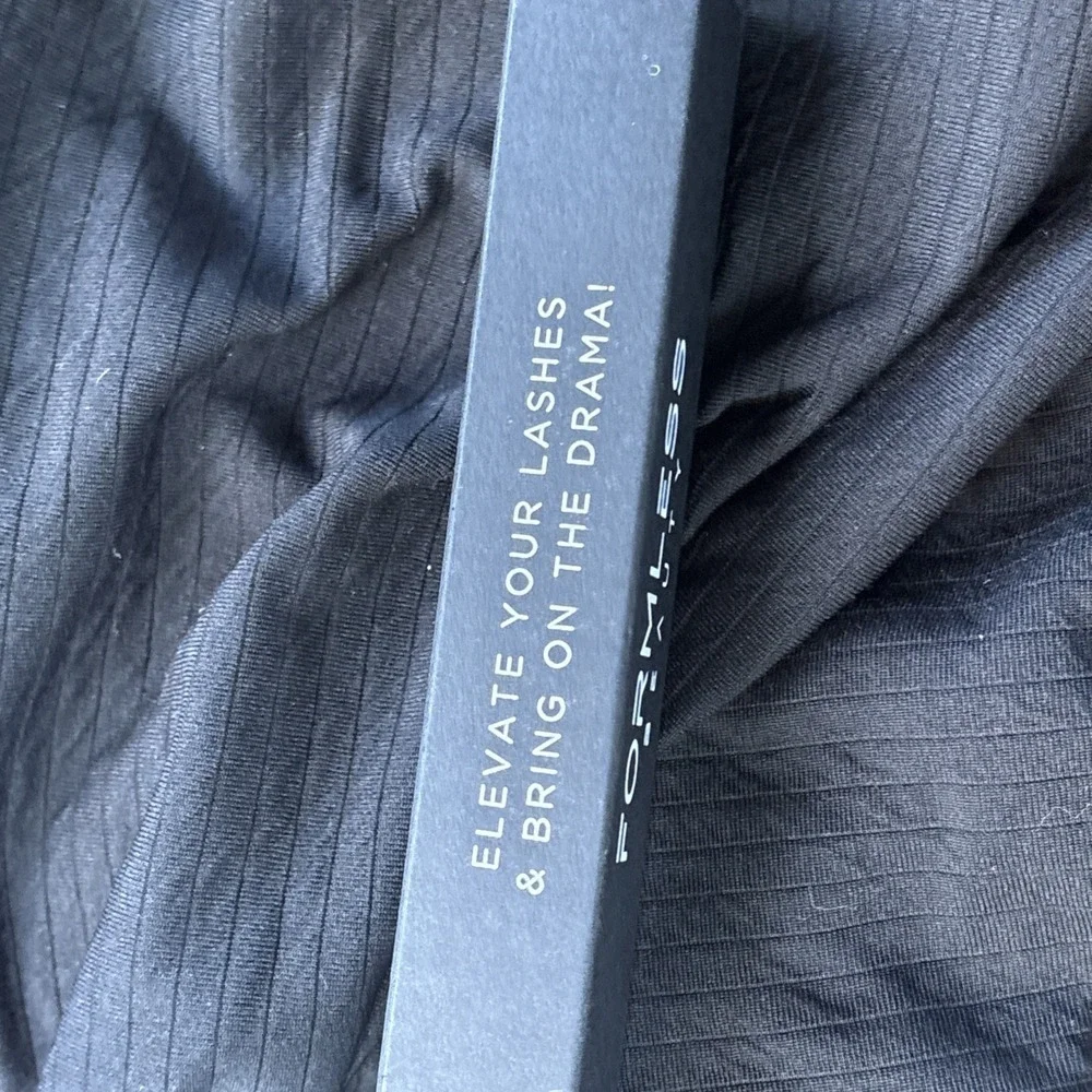 New NIB Formless Beauty Elevate Mascara Jenny McCarthy Black